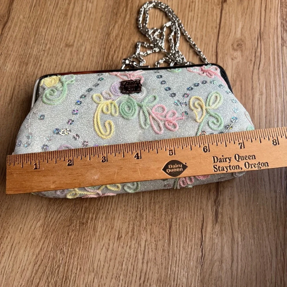 Vintage Anna Sui Y2K Pastel Embroidered Sequin Kiss-Lock Chain Clutch Purse Flor
